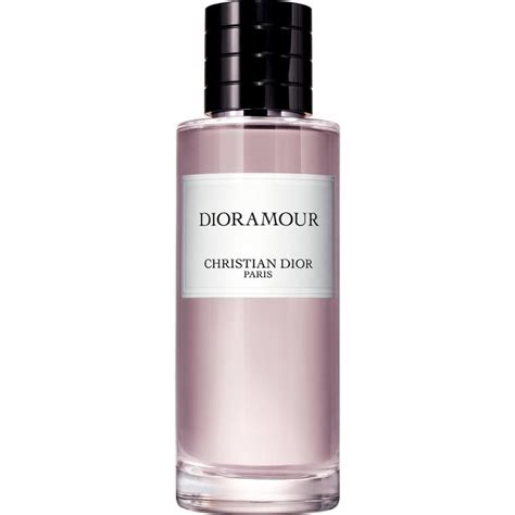 Perfume Dioramour: el perfume sensual con encanto de antaño 